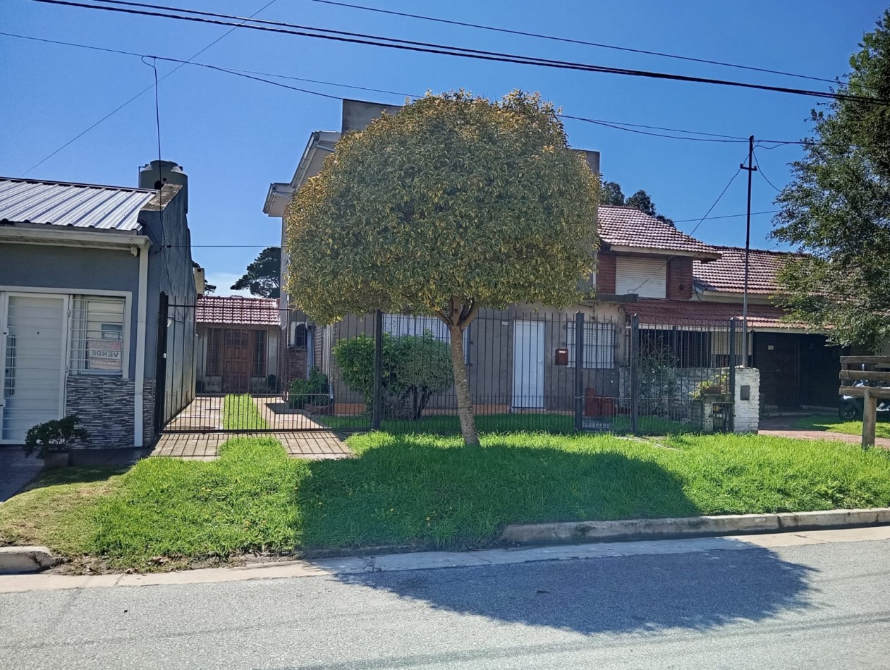 CASA EN BLOCK - BARRIO ESTRADA