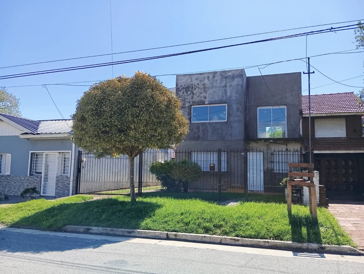 CASA EN BLOCK - BARRIO ESTRADA