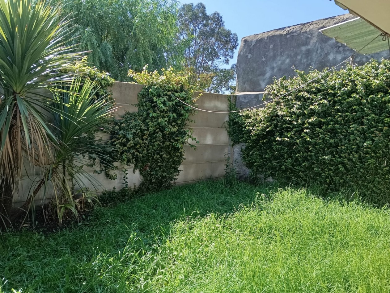 CASA EN BLOCK - BARRIO ESTRADA