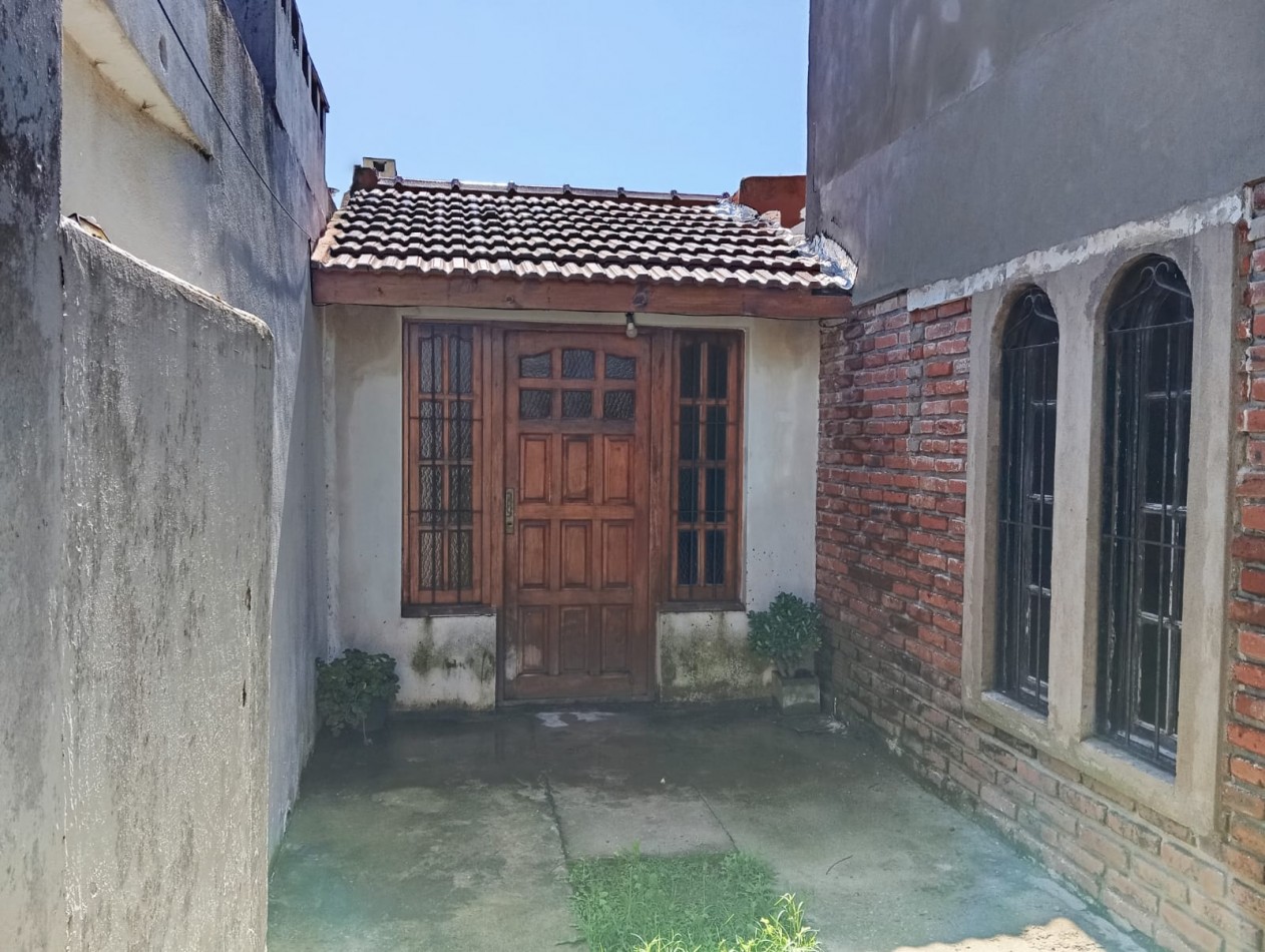 CASA EN BLOCK - BARRIO ESTRADA