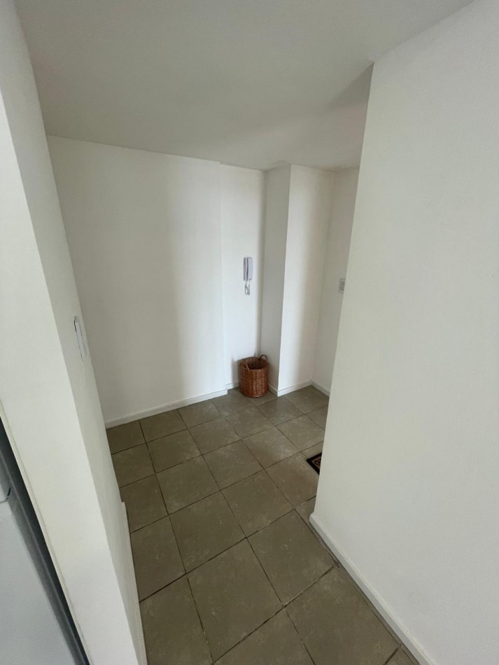 DEPARTAMENTO 2 AMBIENTES A LA CALLE CON BALCON  