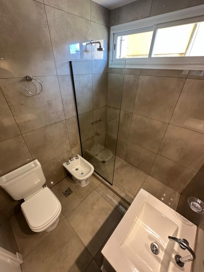 VENTA DEPARTAMENTO 4 AMBIENTES CON VISTA AL MAR Y BALCON TERRAZA 