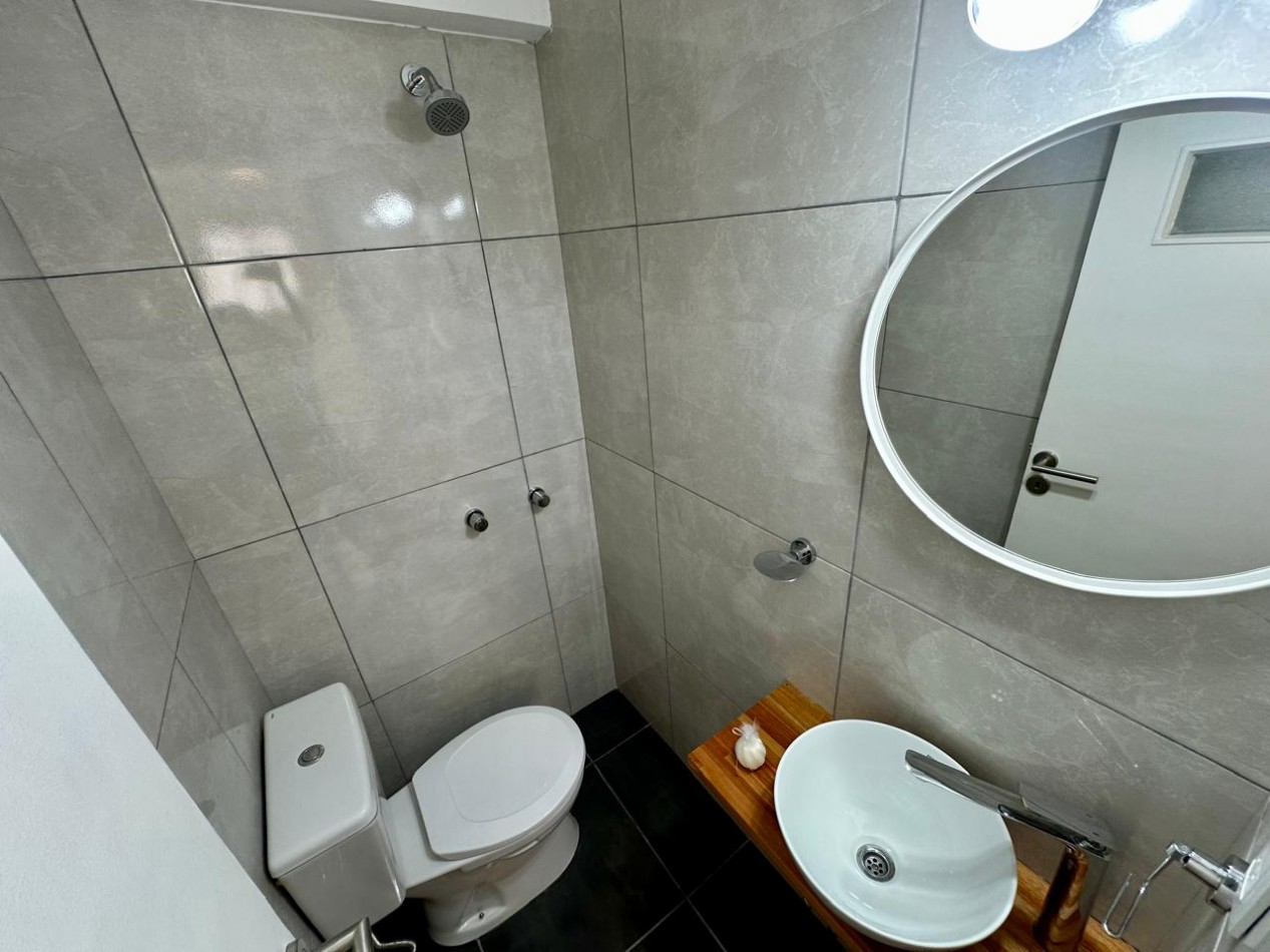 VENTA DEPARTAMENTO 2 AMBIENTES CON DEPENDENCIA A LA CALLE