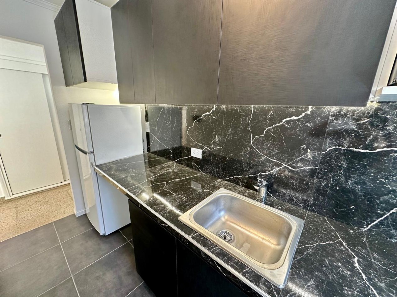 VENTA DEPARTAMENTO 2 AMBIENTES CON DEPENDENCIA A LA CALLE