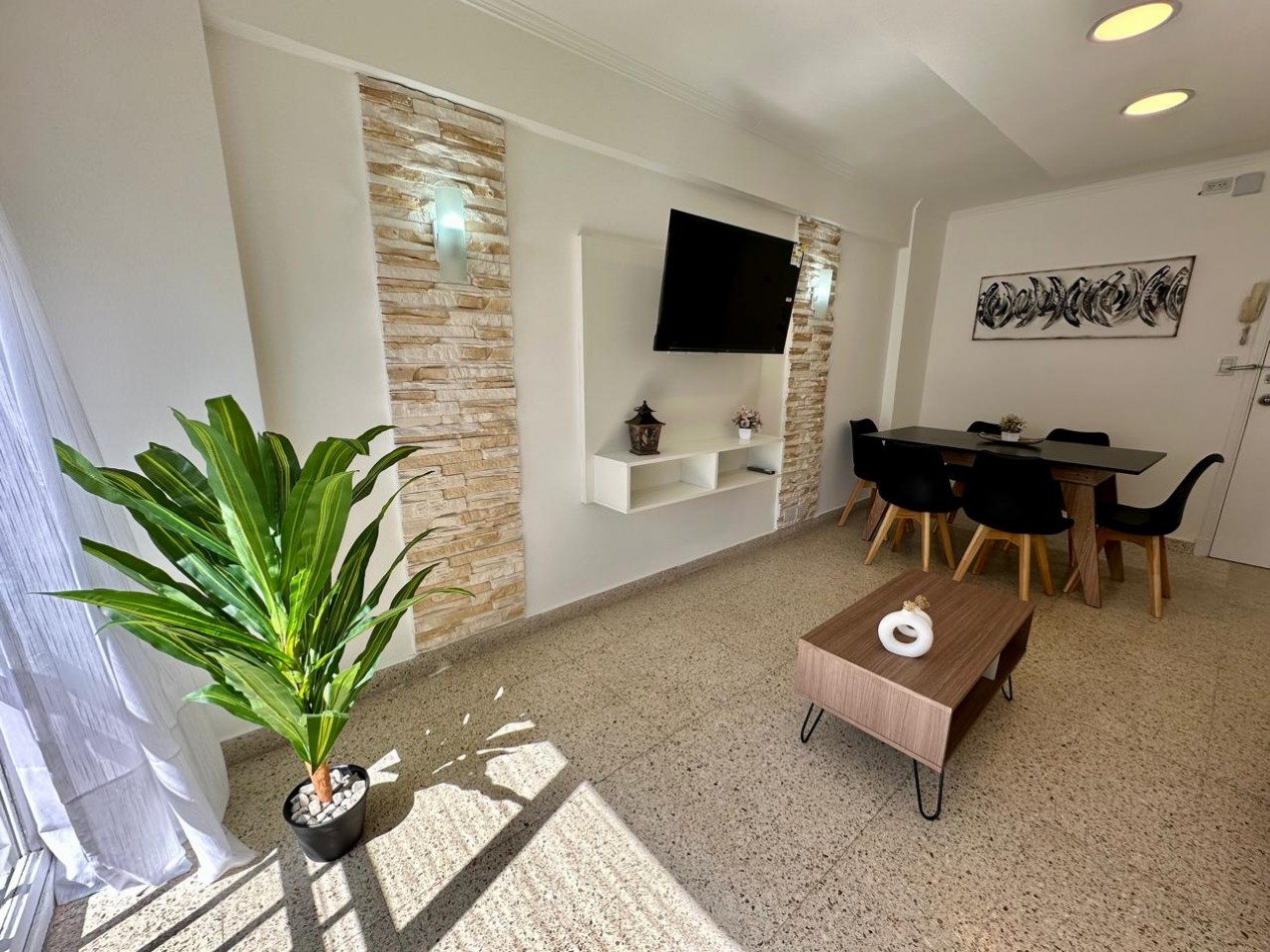 VENTA DEPARTAMENTO 2 AMBIENTES CON DEPENDENCIA A LA CALLE