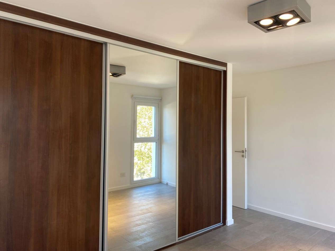 SE OFRECEN EN VENTA DOS SEMIPISOS DE 3 AMBIENTES CON COCHERA - EDIFICIO EL BOGHOS