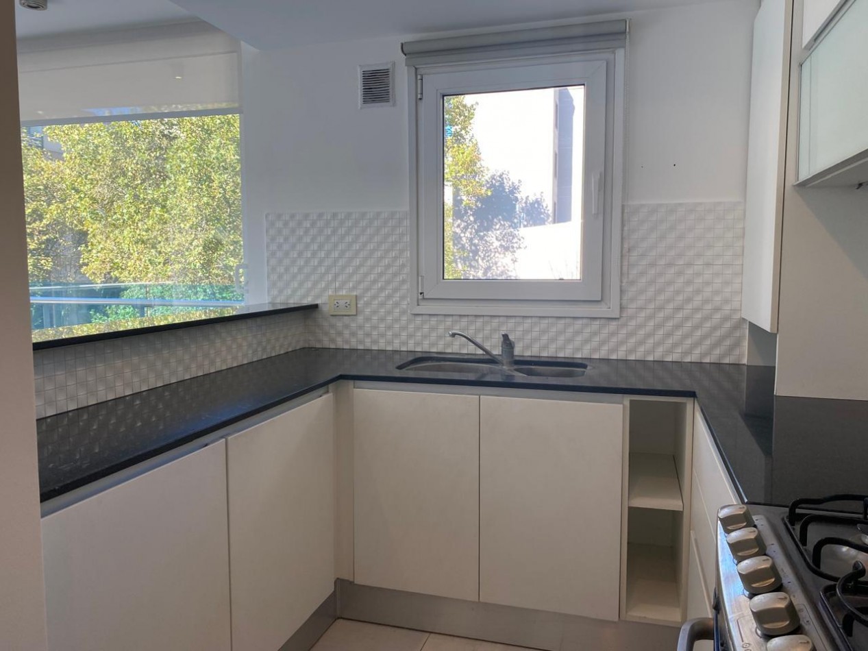 SE OFRECEN EN VENTA DOS SEMIPISOS DE 3 AMBIENTES CON COCHERA - EDIFICIO EL BOGHOS