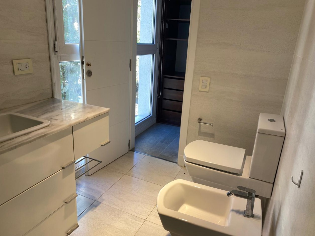 SE OFRECEN EN VENTA DOS SEMIPISOS DE 3 AMBIENTES CON COCHERA - EDIFICIO EL BOGHOS