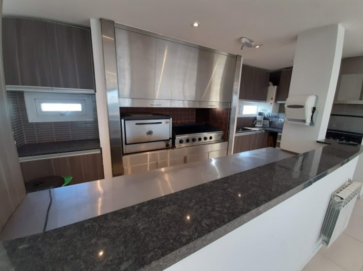 SE OFRECEN EN VENTA DOS SEMIPISOS DE 3 AMBIENTES CON COCHERA - EDIFICIO EL BOGHOS