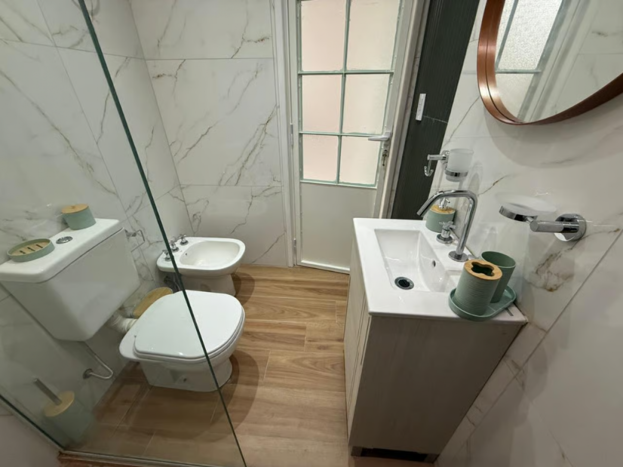 EXCELENTE DEPARTAMENTO DE 3 AMBIENTES RECICLADO A NUEVO